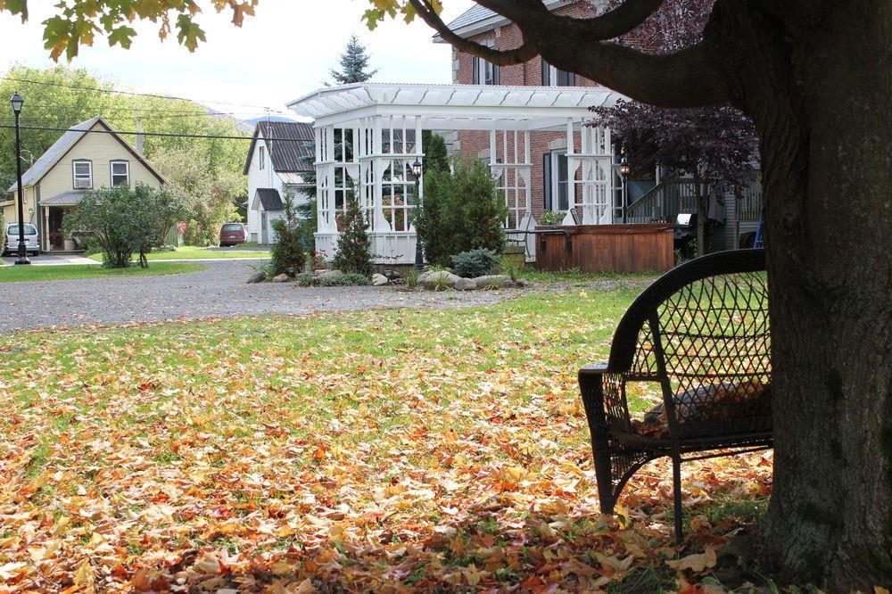 Auberge Nuits De St-Georges Bromont Zewnętrze zdjęcie