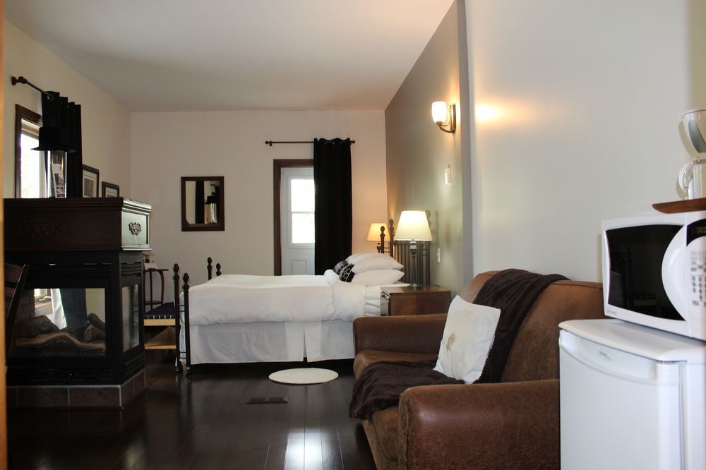Auberge Nuits De St-Georges Bromont Zewnętrze zdjęcie