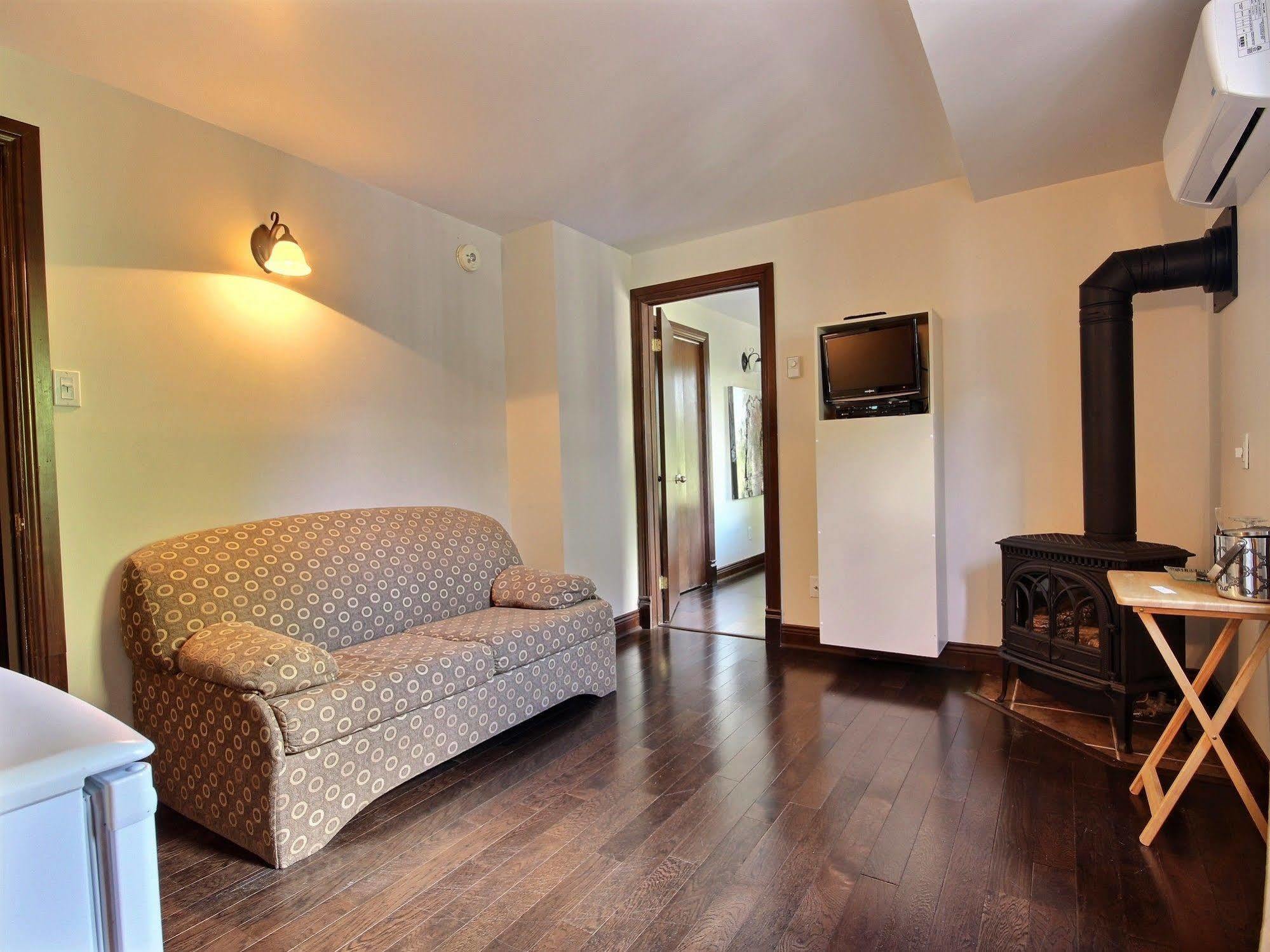 Auberge Nuits De St-Georges Bromont Zewnętrze zdjęcie