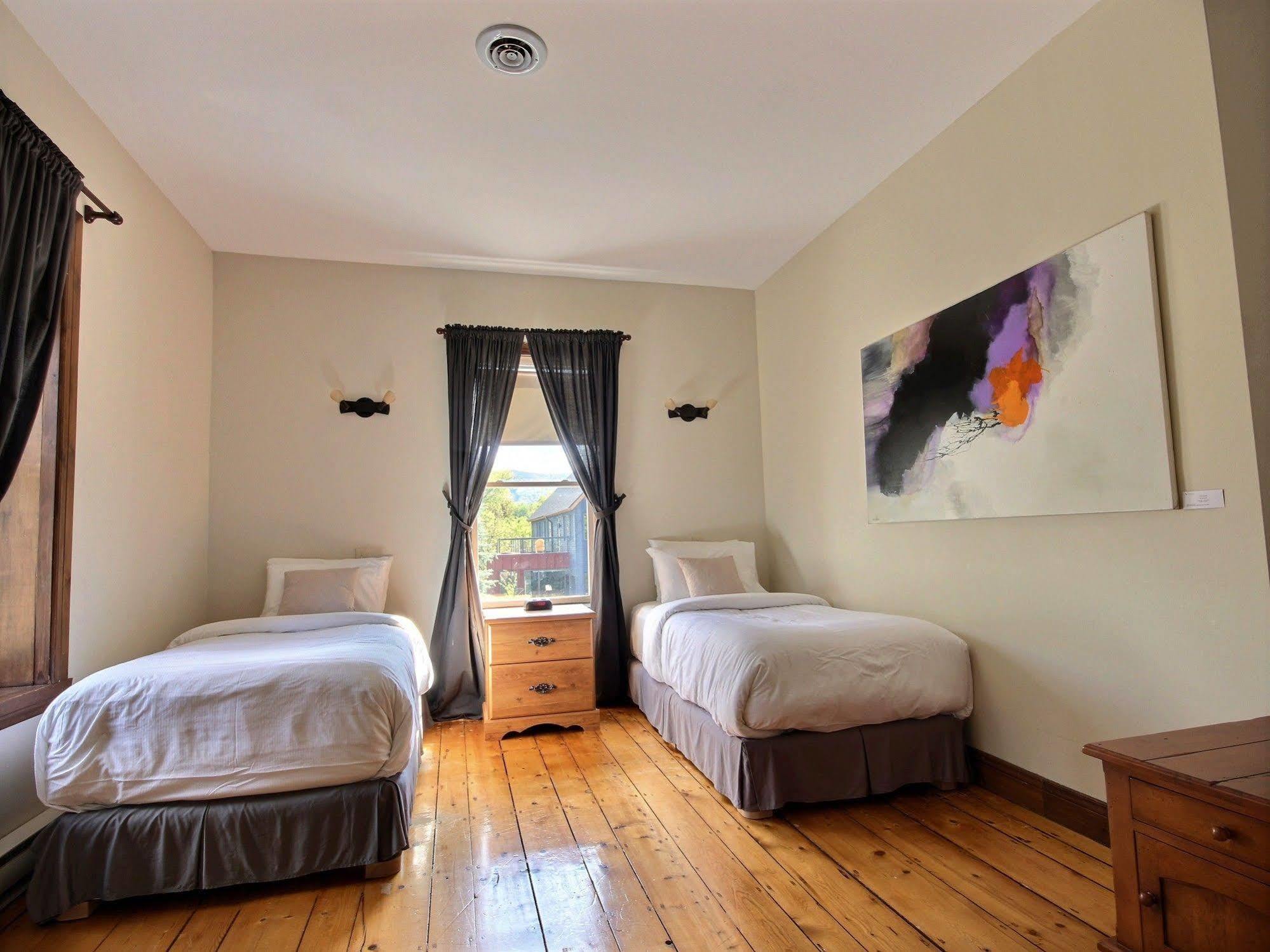 Auberge Nuits De St-Georges Bromont Zewnętrze zdjęcie